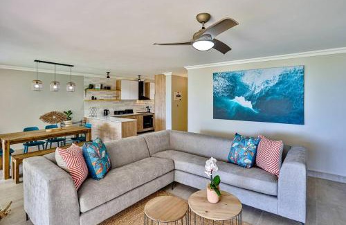 Shaka's Rock Apartamento | Steps to beach, walk to eateries, loadshed free