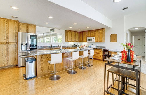 Lakeport Casa | Steps to Clear Lake: Hot Tub Haven in NorCal!