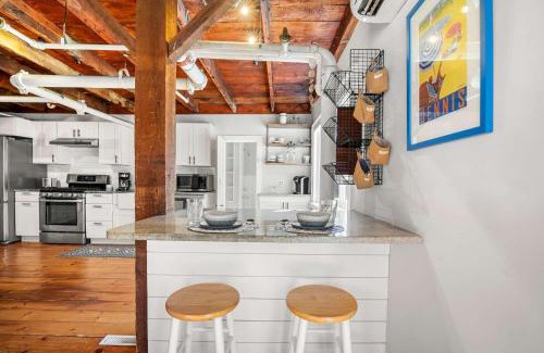 Dennis Casa | Steps to Dining Less than 1 mile to Bayside Beaches