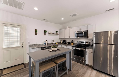 Historic Downtown Savannah Apartamento | Steps to Everything, Renovated + Perfect for Groups by Lucky Savannah