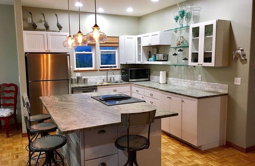 Newport Casa | Oceanview Villa, Secret Game Room, Spa, 800 SF Master. Pasos a la playa, pueblo!