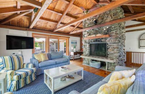 Brewster Casa | Steps to Freshwater Beach Kayaks Sauna
