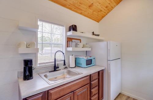 Tumbling Shoals Casa | Steps to Greers Ferry Lake Tumbling Shoals Cabin!