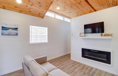 Tumbling Shoals Casa | Steps to Greers Ferry Lake Tumbling Shoals Cabin!