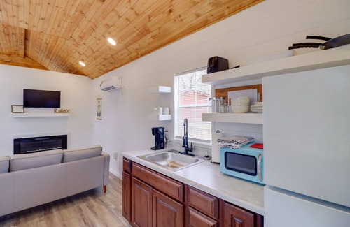 Tumbling Shoals Cabina | Steps to Greers Ferry Lake: Tumbling Shoals Cabin!