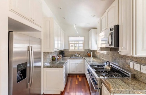Village of La Jolla Condominio | Steps to La Jolla Cove with Gorgeous Views, Village Living at its Finest!