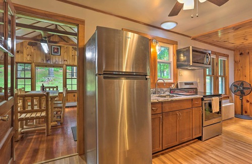 Tafton Cabaña | Steps to Lake: Tafton Cottage w/ Fire Pit & Grill