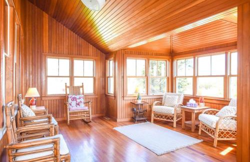 East Orleans Casa | Steps to Nauset Beach Private Yard
