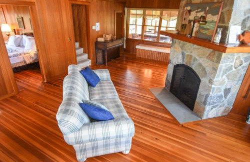 East Orleans Casa | Steps to Nauset Beach Private Yard