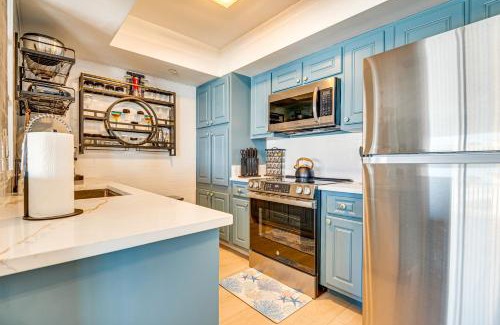 South Patrick Shores Apartamento | Steps to Ocean Satellite Beach Condo with Balcony