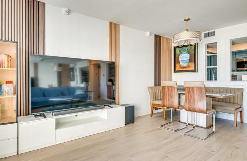 South Patrick Shores Apartamento | Steps to Ocean Satellite Beach Condo with Balcony