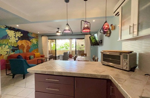 Coco Sunset Hills Condominio | Steps to Pool - 200Mbps Internet - Walk to Beach