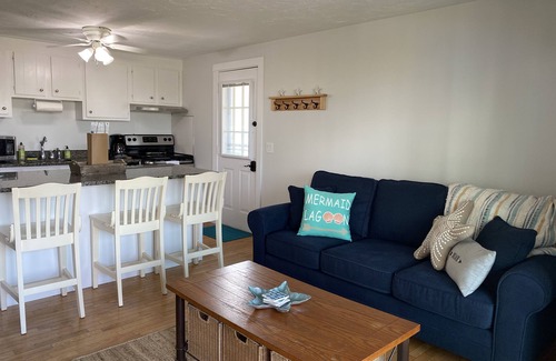 North Truro Condominio | Steps to Private Beach