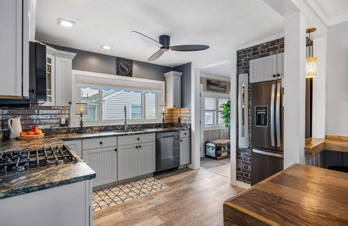Ocean Bluff-Brant Rock Cabaña | STEPS to Private Beach-7 Beds, 11 guests, Pool, Fenced Yard, River access