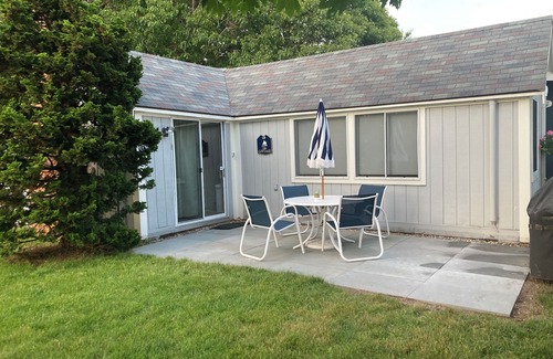 South Yarmouth Cabaña | Steps to private Beach, Golf Course, AC, tandem Kayak for Guests