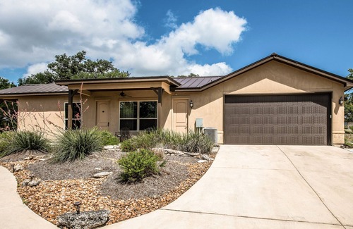 Spring Branch Casa | Steps to Remi's Ridge & Hayes Hollow Century Oak Casita - Near Canyon Lake