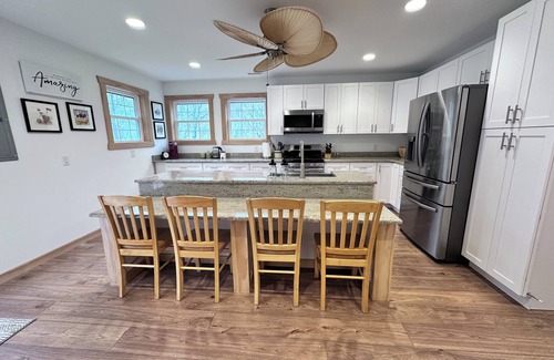 Todd Casa | STEPS TO RIVER mountain view peaceful 3BR + loft house in Todd with WiFi and AC