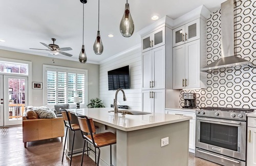 Hitch Village - Fred Wessels Homes Casa | Steps to River Walk! Includes Two Garage Parking Spots!
