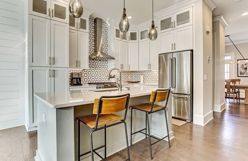 Hitch Village - Fred Wessels Homes Casa | Steps to River Walk! Includes Two Garage Parking Spots!
