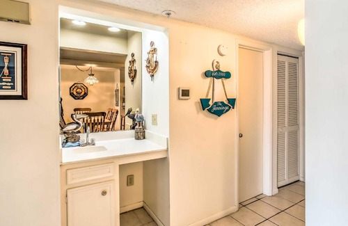 Myrtle Beach Apartamento | Steps to Shore and Pool Myrtle Beach Resort Getaway