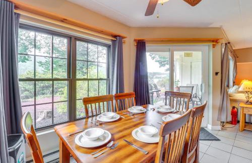 Lake Harmony Apartamento | Steps to Shore Scenic Big Boulder Lake Condo!