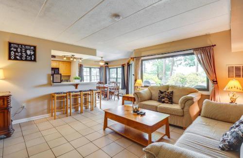 Lake Harmony Apartamento | Steps to Shore Scenic Big Boulder Lake Condo!