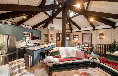 Summit Estates Cabina | Steps to Snow Summit.Updated. Cozy Fireplace. BBQ.