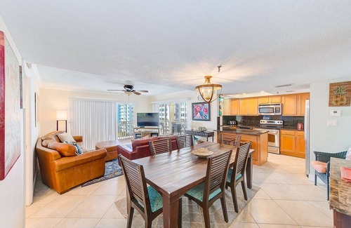 North Redington Beach Condominio | Unidad 501: ¡Hermosas vistas en todos los sentidos!