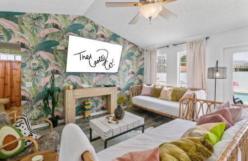 Inlet Beach Heights Casa | Steps to the beach & close to 30A! Private pool with sundeck & putt putt golf!