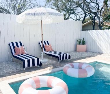Inlet Beach Heights Casa | Steps to the beach & close to 30A! Private pool with sundeck & putt putt golf!