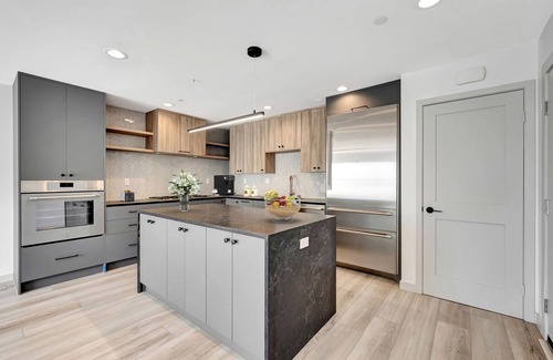 Imperial Beach Condominio | Steps to the Beach, Ocean Views,,View deck with outdoor Kitchen,and fireplace
