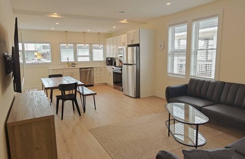 Cape May - Wildwood Apartamento | Steps to THE Beach – 3 BDR Condo + Parking