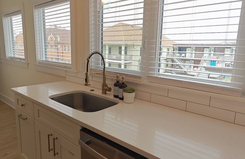 Cape May - Wildwood Apartamento | Steps to THE Beach – 3 BDR Condo + Parking