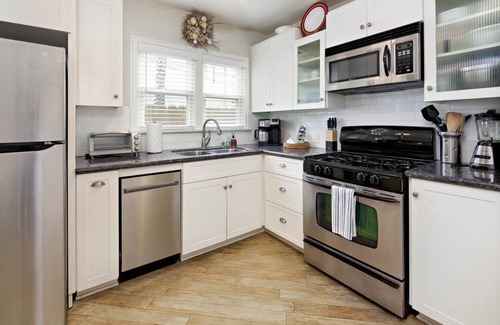 Old Towne Casa | Cozy Beach Bungalow a pasos de la arena y 4 cuadras de Pier & Main St.