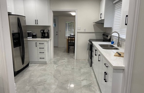 Wasaga Beach Cabaña | Steps to the Beach & Minutes to the Mountains!
