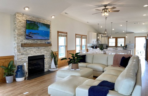 Nags Head Casa | 💥Steps to the Beach🌊HEATED Pool Included! Elevator⚓Golf Cart💥Ocean Views!