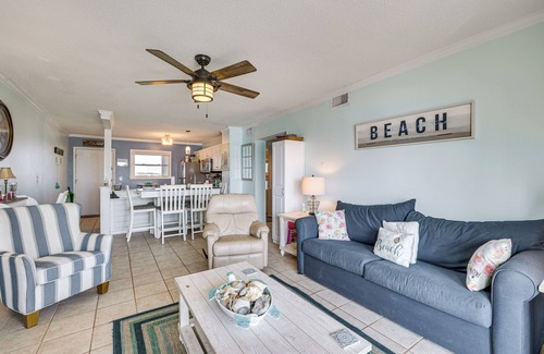 Sneads Ferry Apartamento | Steps to the Beach: Oceanfront Condo w/ Lanai!