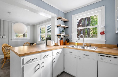 Sunset Point Apartamento | Steps to the Beach! Saltwater Escape | Sleeps 9