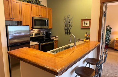 East Kootenay Condominio | Steps to the Elk Chair | Pool and Hot Tub