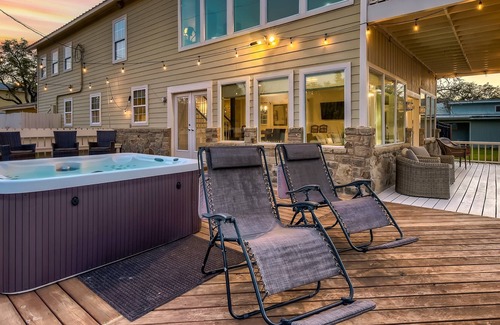 Hudson Bend Casa | Steps to the Lake with Private Hot Tub, Stunning Sunsets