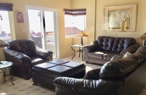 Las Gaviotas Casa | Steps to the Ocean-Big House w / 2 Living Rooms & 2 Kitchens-Great Reviews