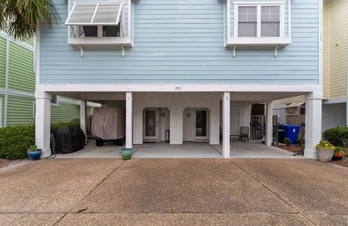 Wilmington Beach Villa | Steps to the Sand in Carolina Beach Sleeps 10 Villa