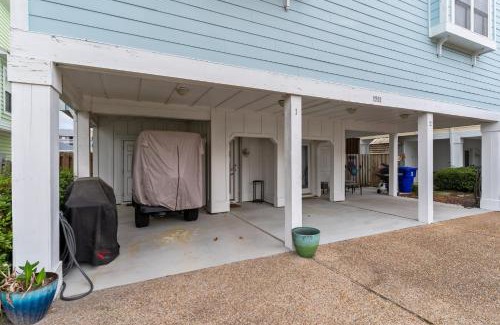 Wilmington Beach Villa | Steps to the Sand in Carolina Beach Sleeps 10 Villa