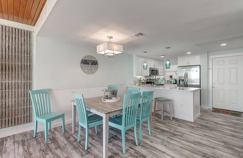 Port Aransas Condominio | Steps To The Sea | Penthouse with Ocean Views