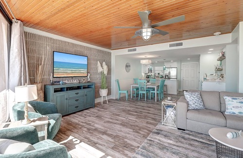 Port Aransas Condominio | Steps To The Sea | Penthouse with Ocean Views