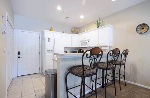 Camdenton Condominio | Steps to Water, Serene View, Updated Condo Family Fun w/ 3 Pools in Camdenton