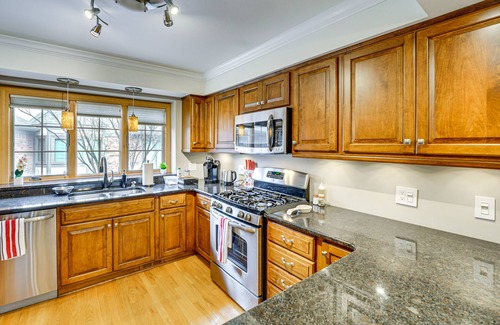 Sterling Heights Casa | Sterling Heights Getaway w/ Fire Pit!