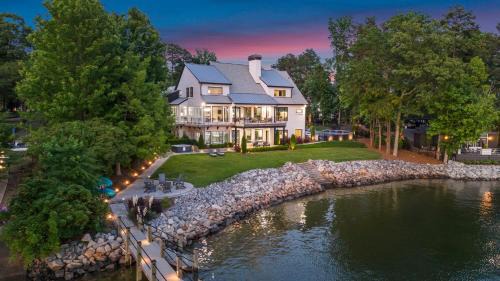 Mayhew Casa | Sterling with optional boat rental