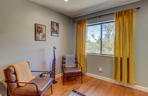 Prescott Casa | Stevie's Place: A Groovy Cabin Near Downtown Prescott