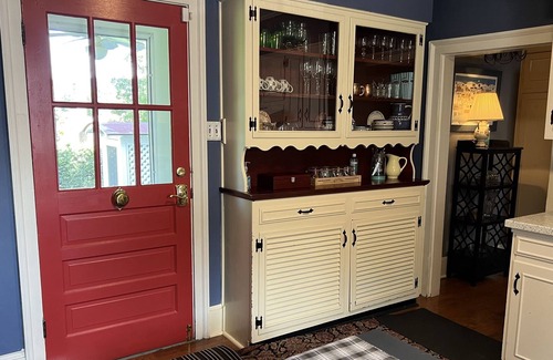 Woodstock Casa | Stickley Hall- A historic, beautiful home